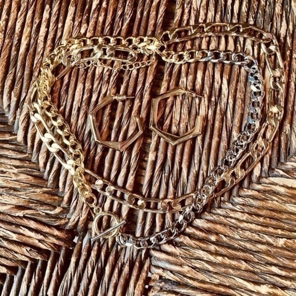 ✨💛 Gold Tone Hexagon Shape Chunky Hoops ✨❤️ - Picture 5 of 5